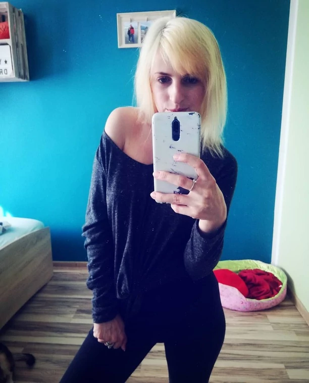 Śliczna gwiazdeczka disco polo zachwyca zgrabnymi nogami! Fani wstrzymali oddech! ”Olśniewająco wyglądasz”