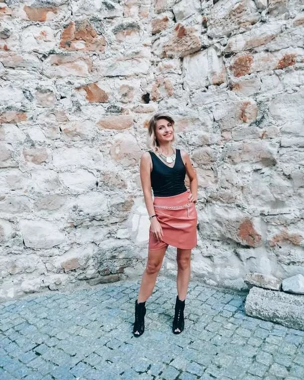 Śliczna gwiazdeczka disco polo zachwyca zgrabnymi nogami! Fani wstrzymali oddech! ”Olśniewająco wyglądasz”