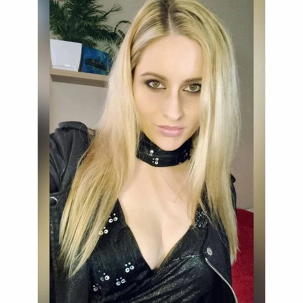 Znana wokalistka disco polo pokazała swoją rodzinę! Jak wyglądają jej najbliżsi?! Wzruszająca fotka chwyta za serce!