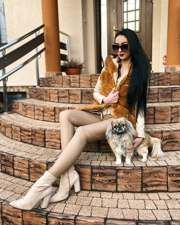 Śliczna wokalistka disco polo zachwyciła zgrabnymi nogami! Fani zachwyceni Jej figurą! 