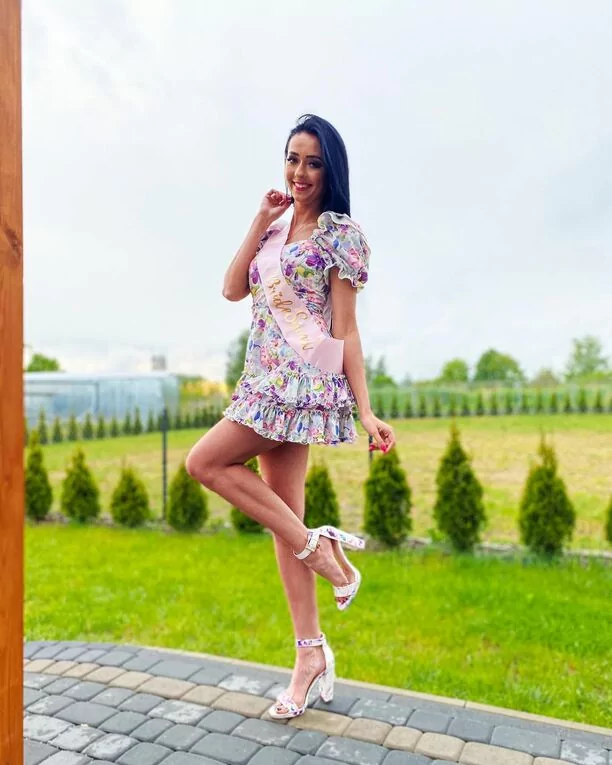 Śliczna wokalistka disco polo zachwyciła zgrabnymi nogami! Fani zachwyceni Jej figurą! 