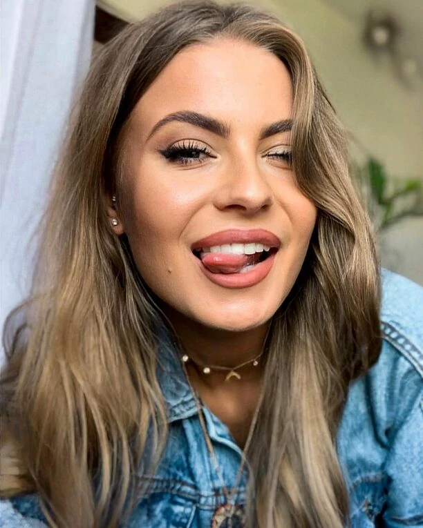 Śliczna gwiazda zespołu Szpilki odsłoniła piękne ciało! Spróbujcie oderwać wzrok od gwiazdy disco polo!