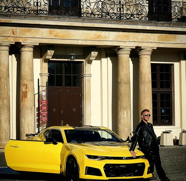 Auto z filmu Transformers w produkcji disco polo?! Marek Lemieszek News zdradza szczegóły nowości „Nie był to prosty klip„