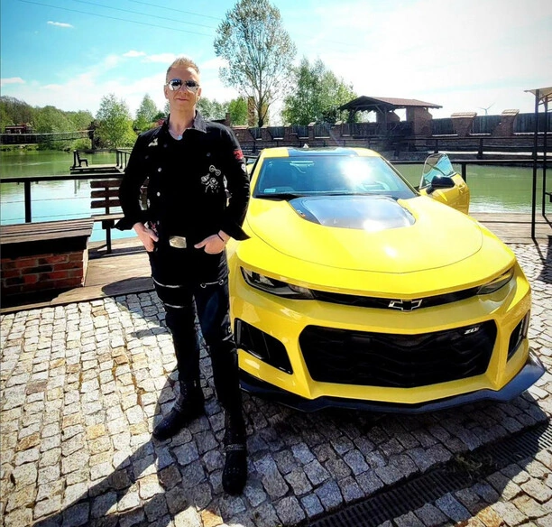 Auto z filmu Transformers w produkcji disco polo?! Marek Lemieszek News zdradza szczegóły nowości „Nie był to prosty klip„
