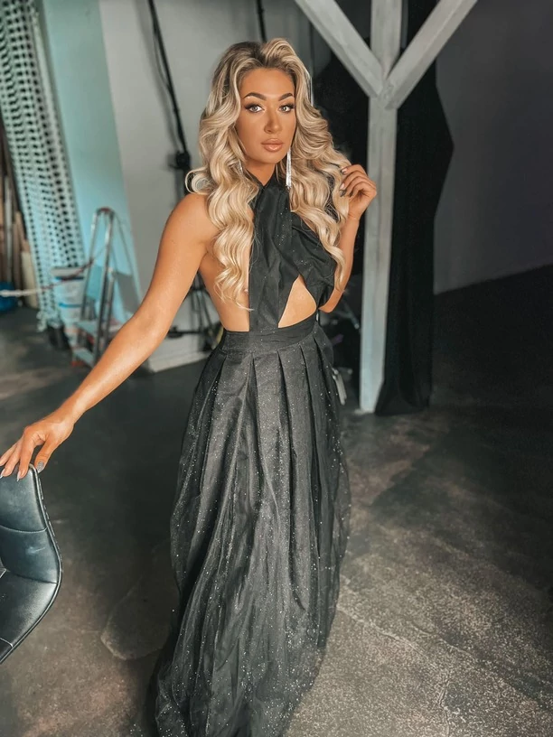 Małgorzata Główka w mocno wyciętej sukni! Fani „jak perska księżniczka„ Tak Camasutra zaprasza na premierę! Tymi zdjęciami podbije całą Polskę?!