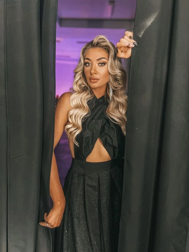 Małgorzata Główka w mocno wyciętej sukni! Fani „jak perska księżniczka„ Tak Camasutra zaprasza na premierę! Tymi zdjęciami podbije całą Polskę?!