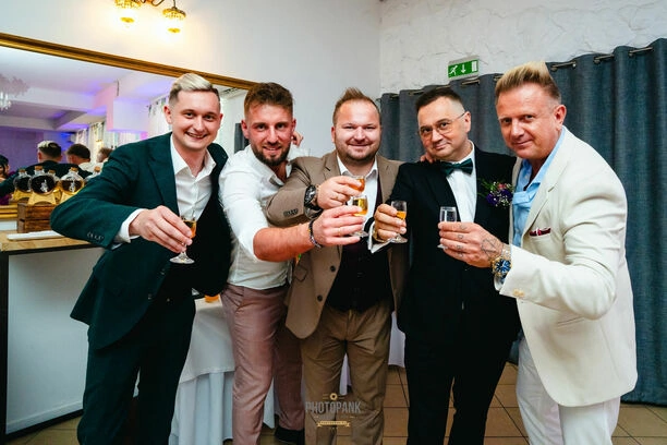 Ślub producenta disco polo Marcina Mackiewicza! Plejada gwiazd na weselu | ZDJĘCIA