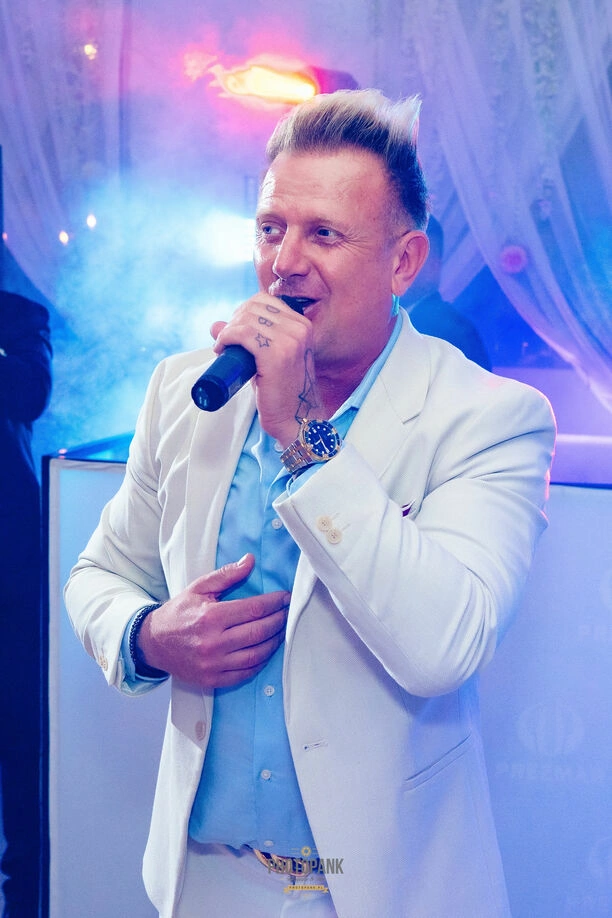 Ślub producenta disco polo Marcina Mackiewicza! Plejada gwiazd na weselu | ZDJĘCIA