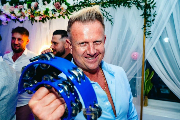 Ślub producenta disco polo Marcina Mackiewicza! Plejada gwiazd na weselu | ZDJĘCIA