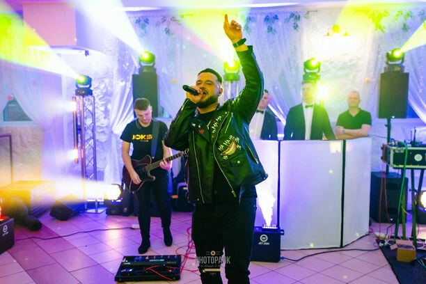 Ślub producenta disco polo Marcina Mackiewicza! Plejada gwiazd na weselu | ZDJĘCIA