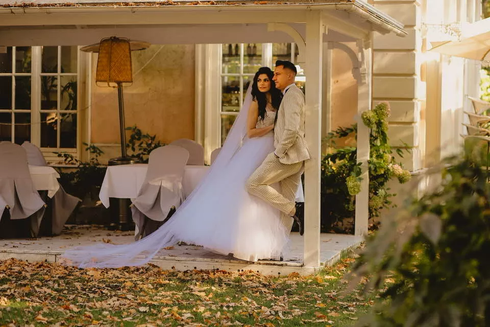 Przepiękna sesja ślubna gwiazdora disco polo z żoną! Zobaczcie zdjęcia Przemka z formacji Eratox i jego wybranki Darii! 