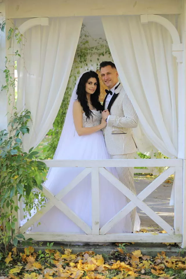 Przepiękna sesja ślubna gwiazdora disco polo z żoną! Zobaczcie zdjęcia Przemka z formacji Eratox i jego wybranki Darii! 