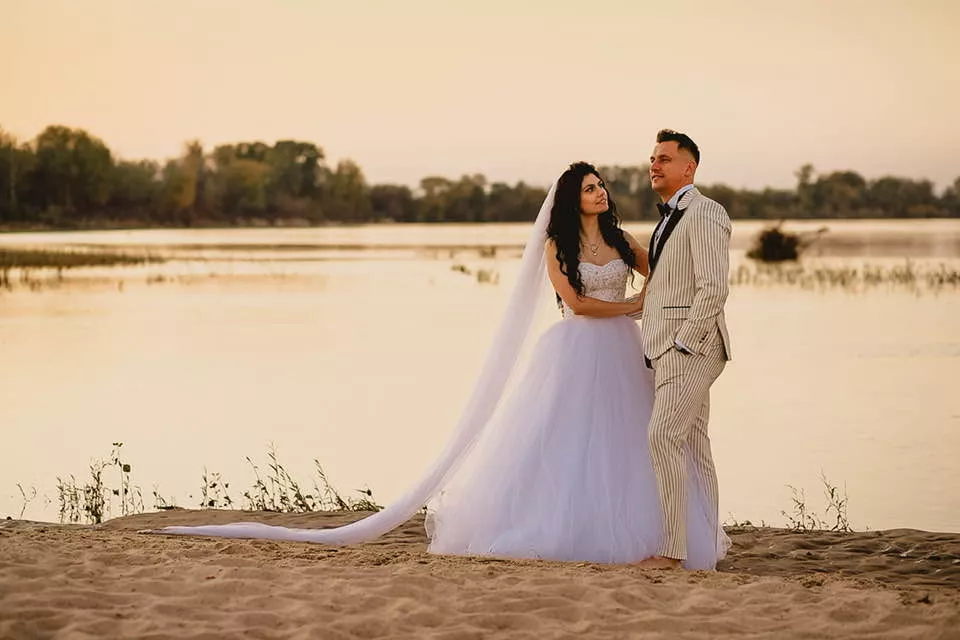 Przepiękna sesja ślubna gwiazdora disco polo z żoną! Zobaczcie zdjęcia Przemka z formacji Eratox i jego wybranki Darii! 