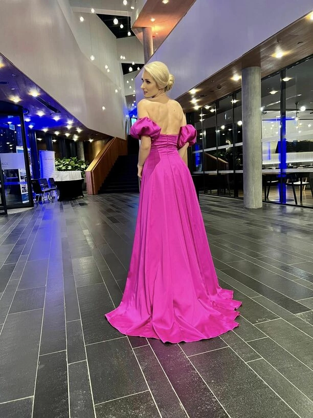 Wiola Wrzesińska poprowadziła galę „Osobowości i Sukcesy Roku 2023! Wokalistka disco polo wyglądała cudownie w przepięknej sukni | ZDJĘCIA