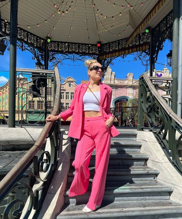 Magdalena Narożna Piękni i Młodzi w pięknej kreacji za granicą. Ciężko odwrócić od niej wzrok

