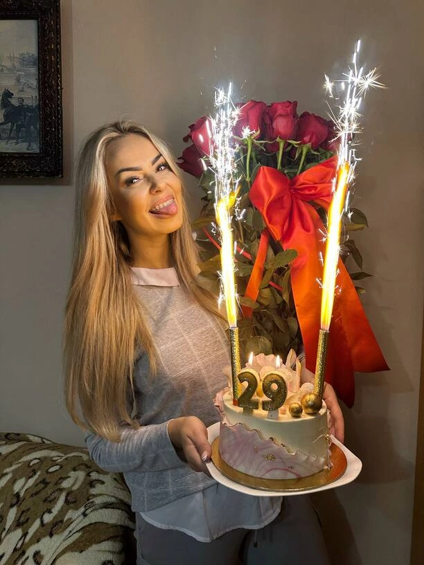 Paula Karpowicz-Zimecka świętuje urodziny! Piękny bukiet róż i bilety na wyjątkowy koncert 