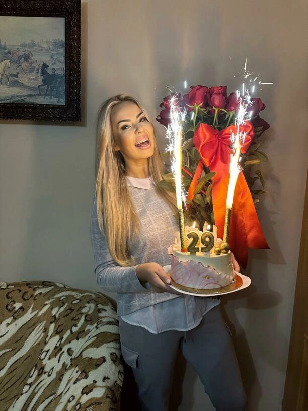 Paula Karpowicz-Zimecka świętuje urodziny! Piękny bukiet róż i bilety na wyjątkowy koncert 