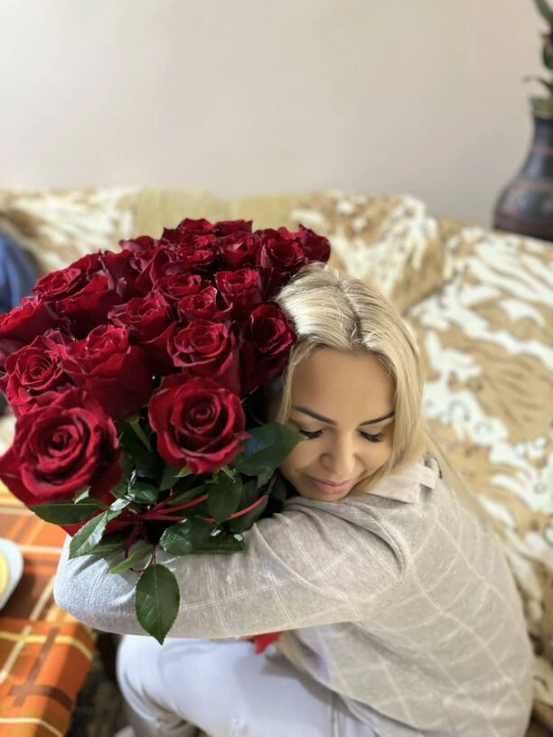 Paula Karpowicz-Zimecka świętuje urodziny! Piękny bukiet róż i bilety na wyjątkowy koncert 