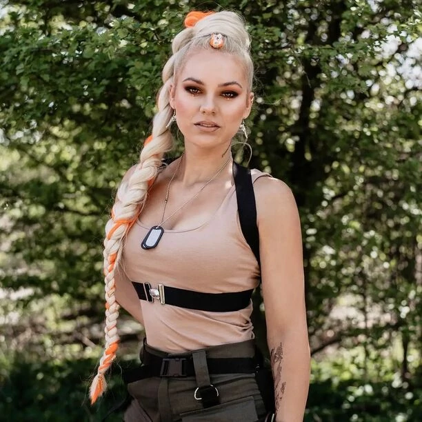 Znana wokalistka disco polo kusi głębokim dekoltem! Fani disco polo nie szczędzą Jej komplementów! 