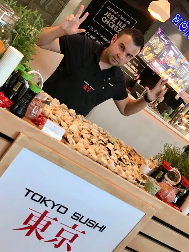 Gwiazdor disco polo właścicielem jednej z największych sieci lokali w Warszawie - Tokyo Sushi!  