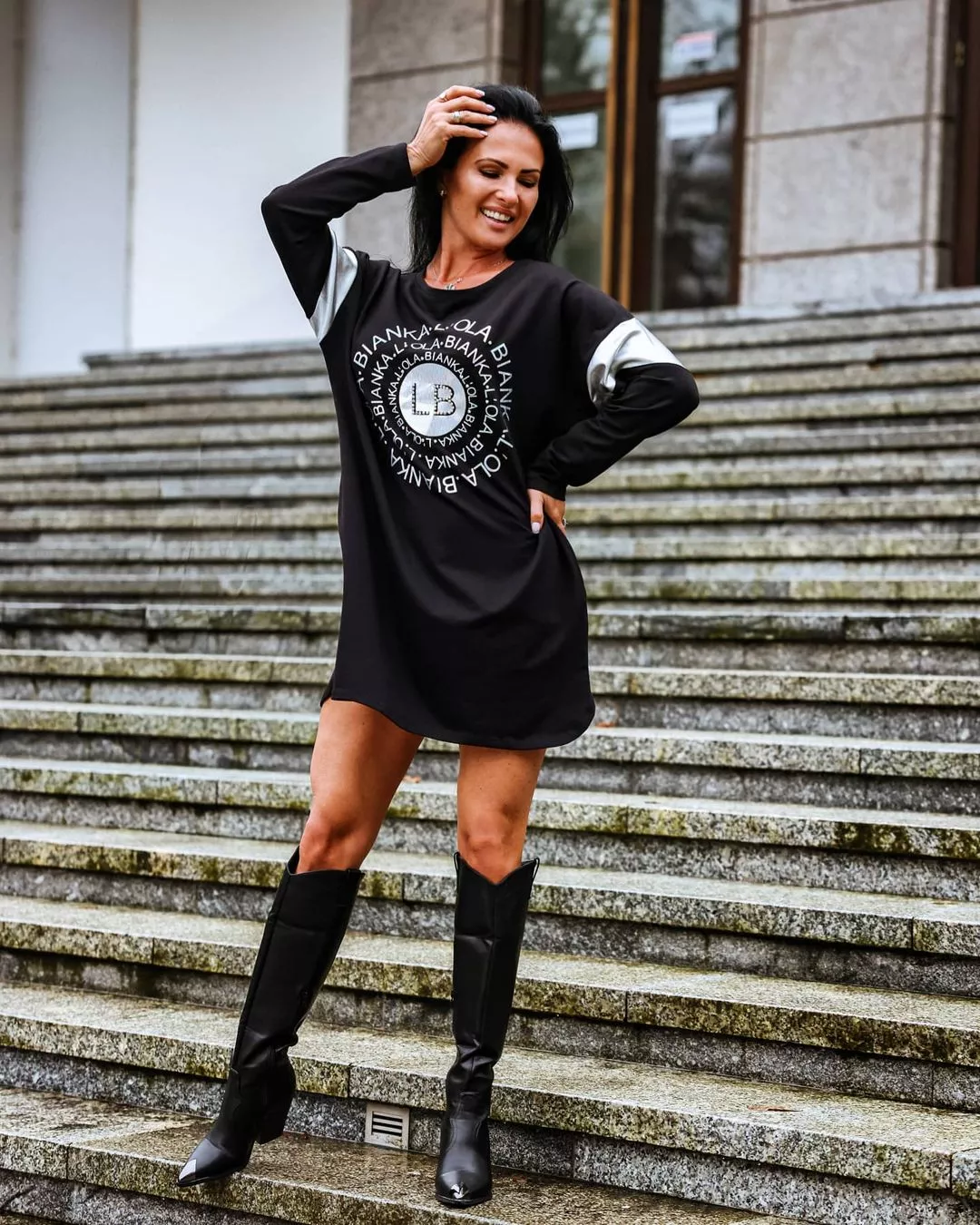 Co powiecie na taki strój wokalistki disco polo?