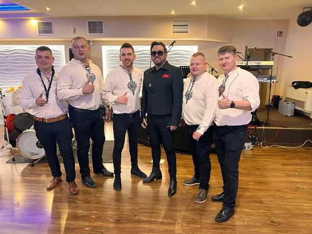 Czy Andre to najlepszy wybór na wesele? Zobacz, jak gwiazda disco polo rozkręciła imprezę i zachwyciła gości Moniki i Łukasza