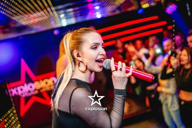 Przepiękne dziewczyny z Top Girls wyglądają bosko! Odważne stroje dodają pikanterii To najpiękniejsze wokalistki disco polo?