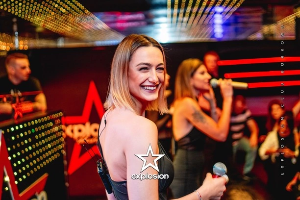 Przepiękne dziewczyny z Top Girls wyglądają bosko! Odważne stroje dodają pikanterii To najpiękniejsze wokalistki disco polo?