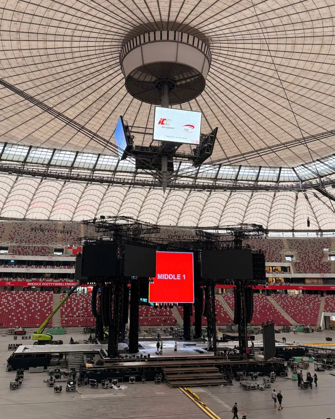 Roztańczony PGE Narodowy 2026: rośnie gigantyczna scena 360 stopni. Są pierwsze zdjęcia