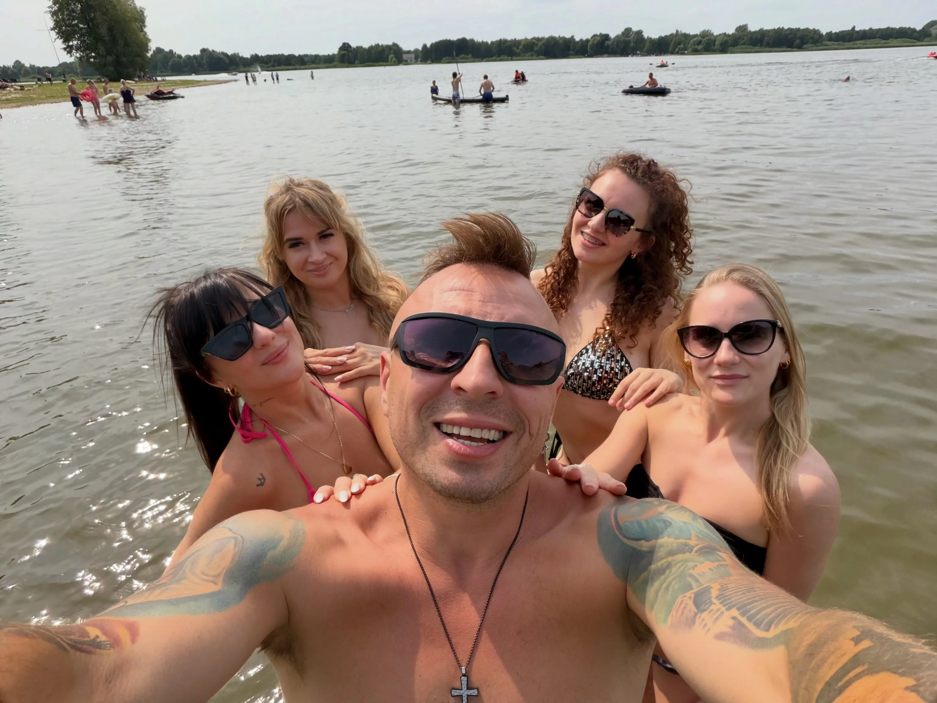 Czadoman w otoczeniu pięknych kobiet!