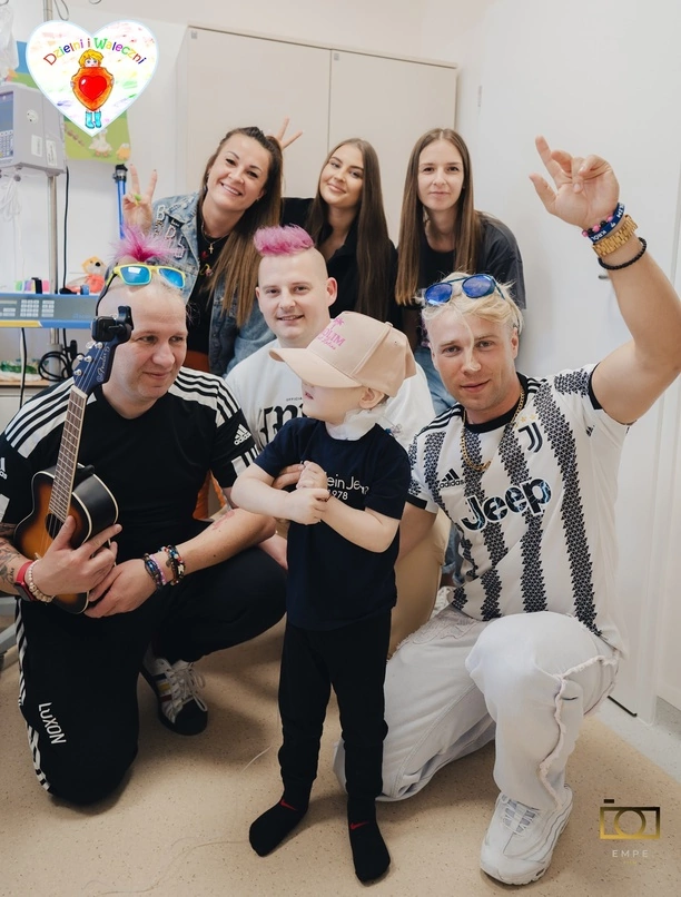 Skolim, Luxon i Velson na Oddziale Onkologicznym! Wzruszająca Wizyta Gwiazd Muzyki Tanecznej w Białymstoku! | VIDEO