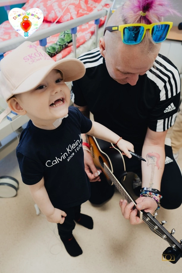 Skolim, Luxon i Velson na Oddziale Onkologicznym! Wzruszająca Wizyta Gwiazd Muzyki Tanecznej w Białymstoku! | VIDEO