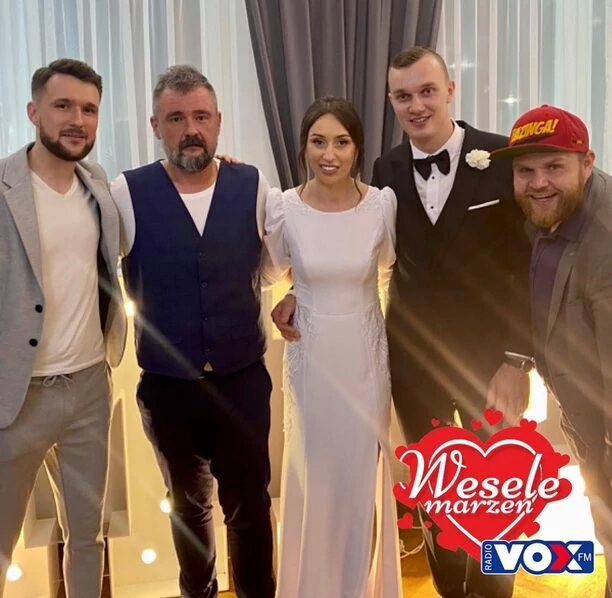 Karol Zawrotniak z formacji Defis gwiazdą na dwóch weselach! Pary Młode zachwycone! Było HUCZNIE! 