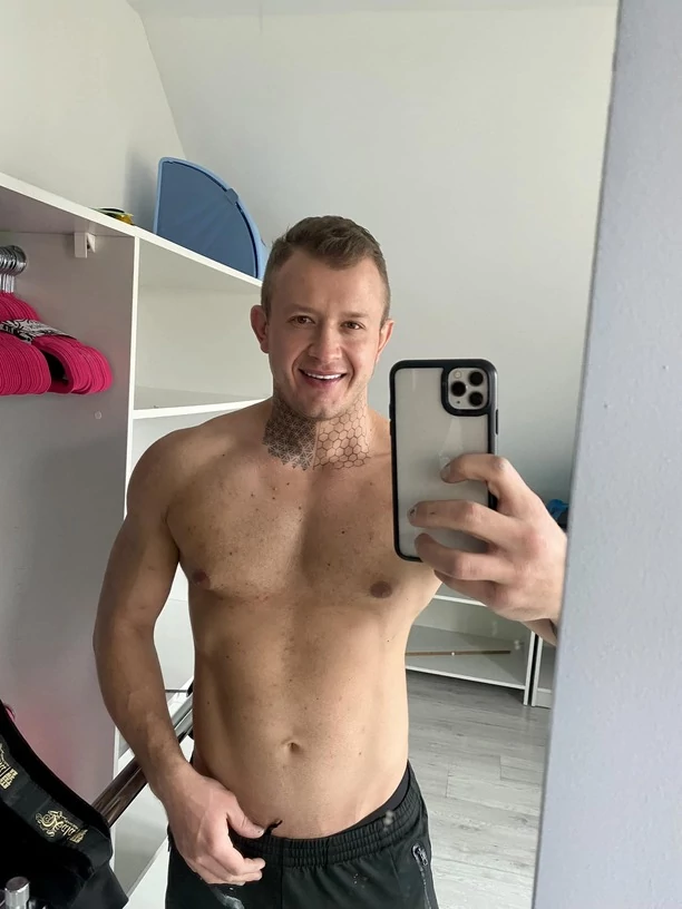 Wow! Zobacz, jak Dawid Narożny z zespołu Piękni i Młodzi przemienił swoje ciało i stał się prawdziwym ciachem!