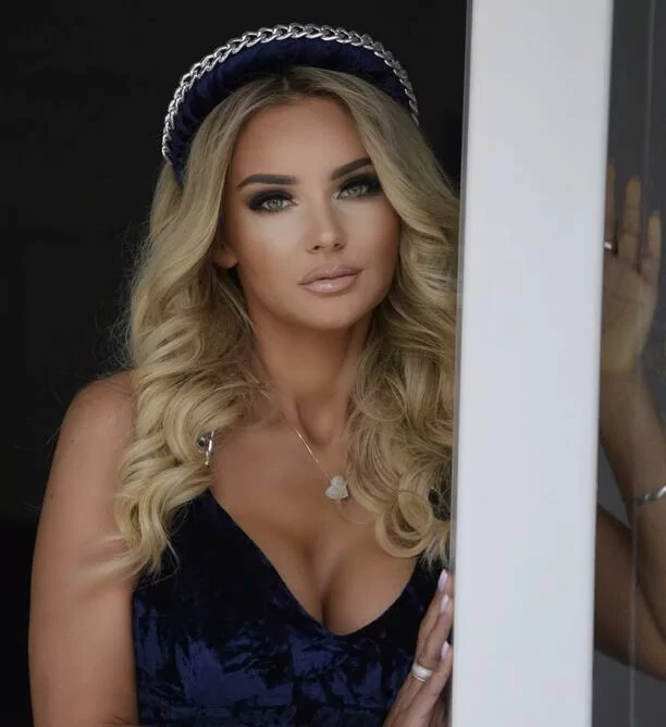 Artystka disco polo odważnie odsłoniła biust! To co powiedzą inni jest nieważne! Gwiazda ma swój cel! 