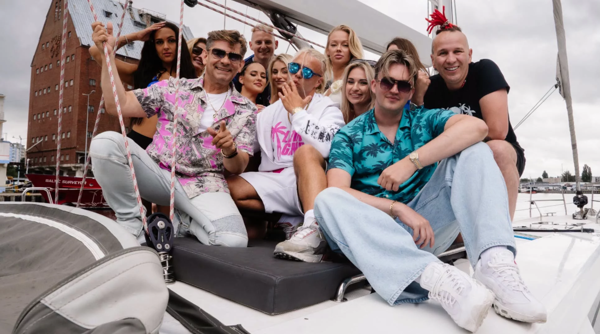 Zenon Martyniuk, Skolim i Raider z nowością "LOVE"!
