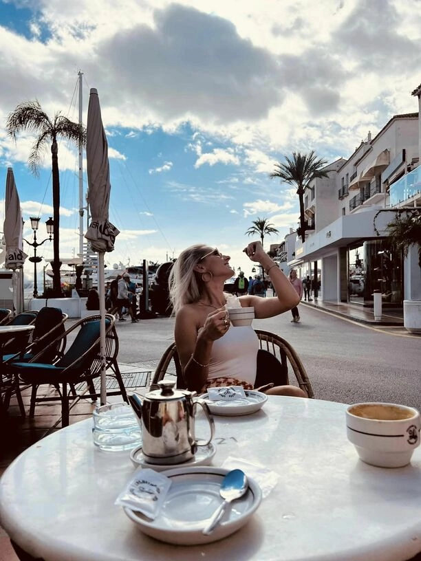 LaViola - wokalistka disco polo zachwyca podczas wyjazdu do Hiszpanii! Zobaczcie gorące fotki!