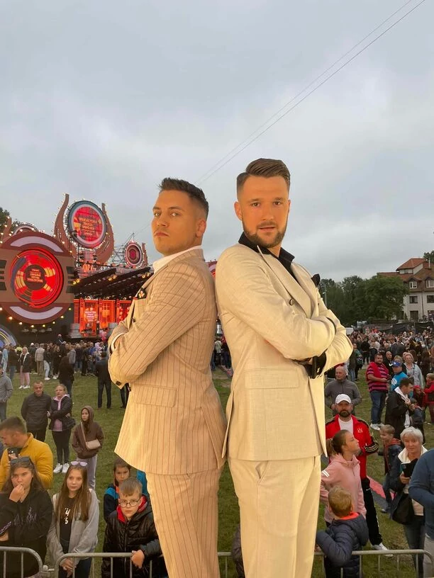 Defis i MiłyPan skradli telewizyjne show! Ich stylizacje są niczym z Hollywood [Zdjęcia]