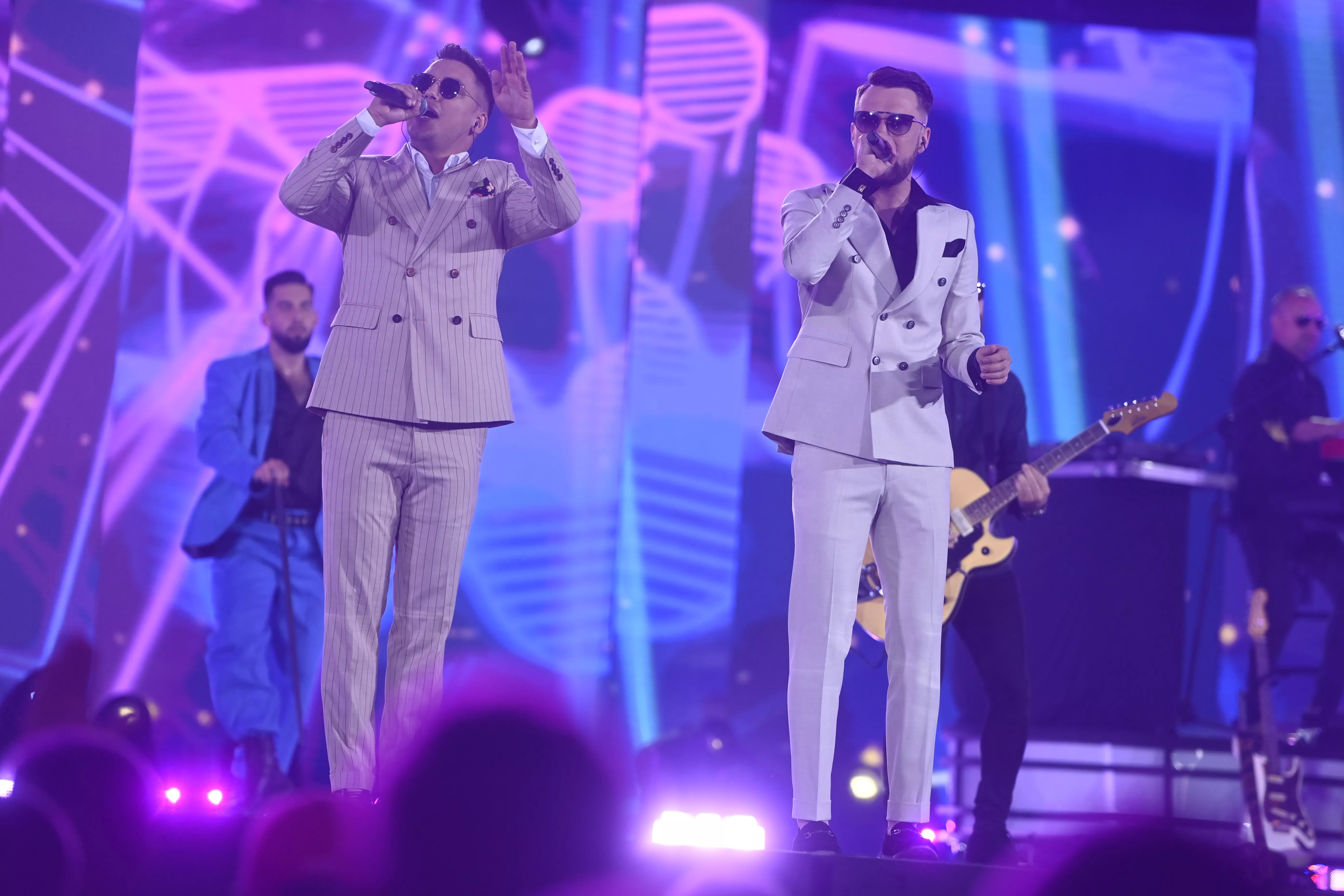 Defis i MiłyPan skradli telewizyjne show! Ich stylizacje są niczym z Hollywood [Zdjęcia]