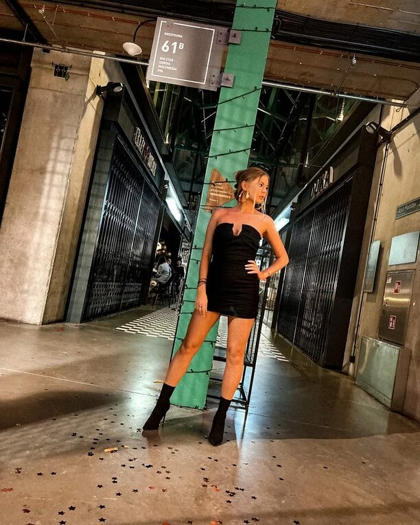 Co za wcięcie! Gwiazda disco polo zachwyca głębokim dekoltem! Marlena Sztando oczarowała Polaków!