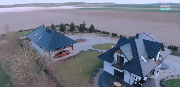 Tak mieszka Paweł Dudek Czadoman! Gwiazdor disco polo pławi się w luksusach?! Strefa relaksu i rondo na podwórku!