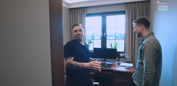 Tak mieszka Paweł Dudek Czadoman! Gwiazdor disco polo pławi się w luksusach?! Strefa relaksu i rondo na podwórku!