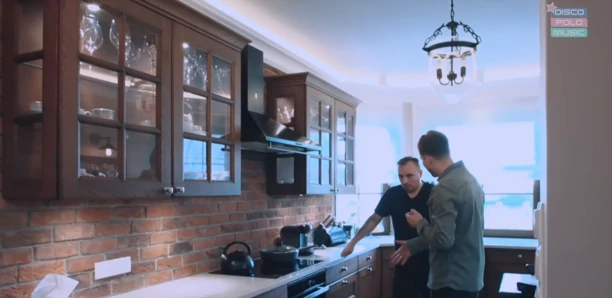 Tak mieszka Paweł Dudek Czadoman! Gwiazdor disco polo pławi się w luksusach?! Strefa relaksu i rondo na podwórku!