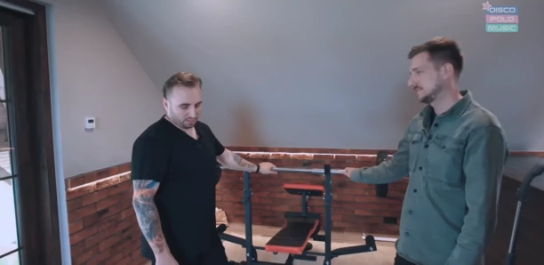 Tak mieszka Paweł Dudek Czadoman! Gwiazdor disco polo pławi się w luksusach?! Strefa relaksu i rondo na podwórku!