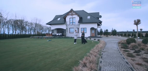 Tak mieszka Paweł Dudek Czadoman! Gwiazdor disco polo pławi się w luksusach?! Strefa relaksu i rondo na podwórku!