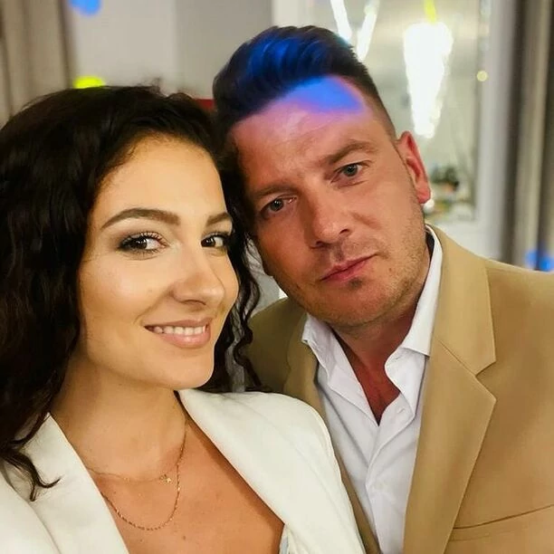 Sylwek Gazda – Power Play przyłapany w kuchni?! Gwiazdor disco polo przyrządził smaczne danie dla żony! 