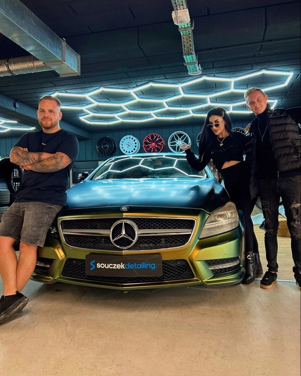 Warty fortunę?! Roxaok i Damian Gwiazdowski szokują luksusowym Mercedesem CLS! Kolor robi wrażenie?! 