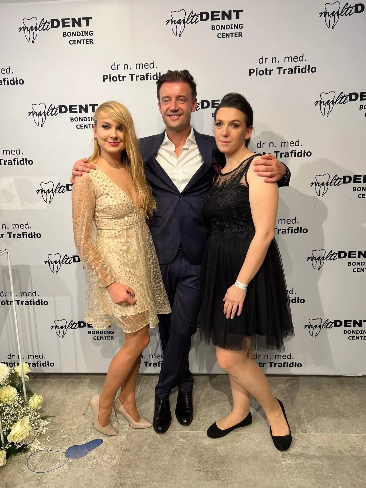 Dawid Narożny gwiazdą na otwarciu Multident Bonding Center Dr Piotra Trafidło! Wśród gości m.in. Rutkowski, Michał Szczygieł, Super Mario [Zdjęcia]