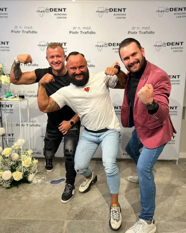 Dawid Narożny gwiazdą na otwarciu Multident Bonding Center Dr Piotra Trafidło! Wśród gości m.in. Rutkowski, Michał Szczygieł, Super Mario [Zdjęcia]