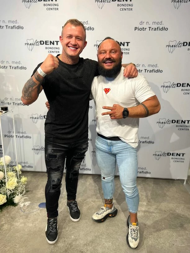 Dawid Narożny gwiazdą na otwarciu Multident Bonding Center Dr Piotra Trafidło! Wśród gości m.in. Rutkowski, Michał Szczygieł, Super Mario [Zdjęcia]